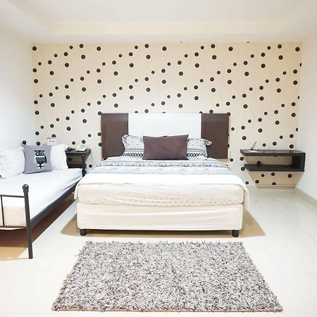 Hotel Mangga Dua Макасар Екстериор снимка