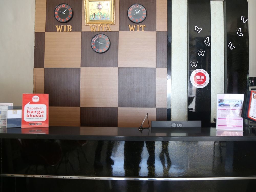 Hotel Mangga Dua Макасар Екстериор снимка