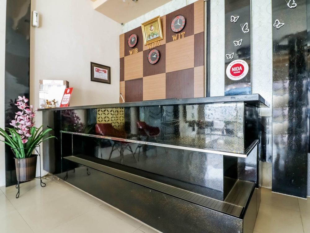 Hotel Mangga Dua Макасар Екстериор снимка