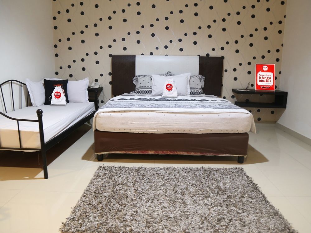 Hotel Mangga Dua Макасар Екстериор снимка