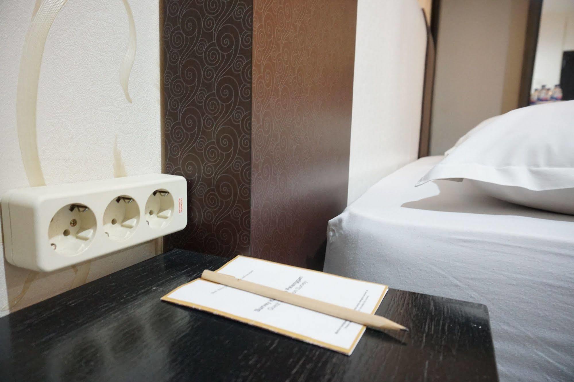 Hotel Mangga Dua Макасар Екстериор снимка