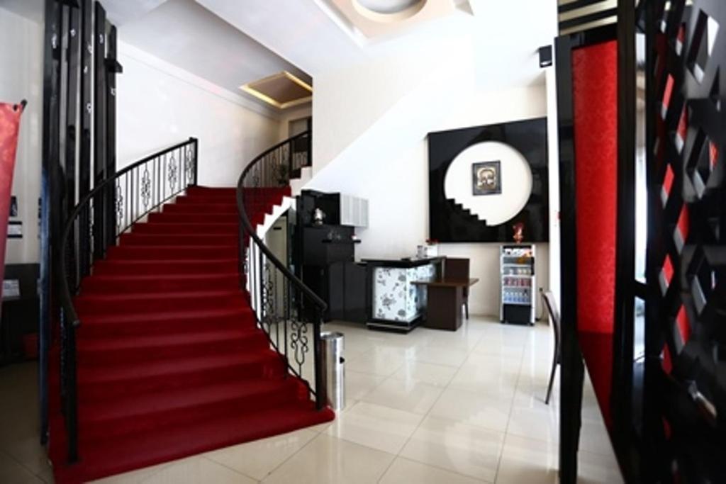 Hotel Mangga Dua Макасар Екстериор снимка
