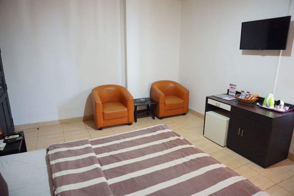 Hotel Mangga Dua Макасар Екстериор снимка